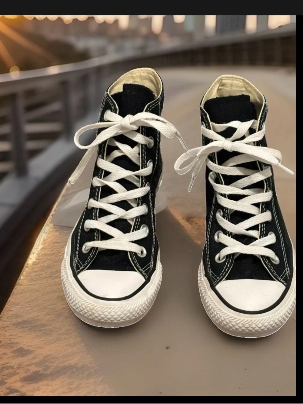 Unisex Converse Black and White High-Top Sneakers Men’s size 4